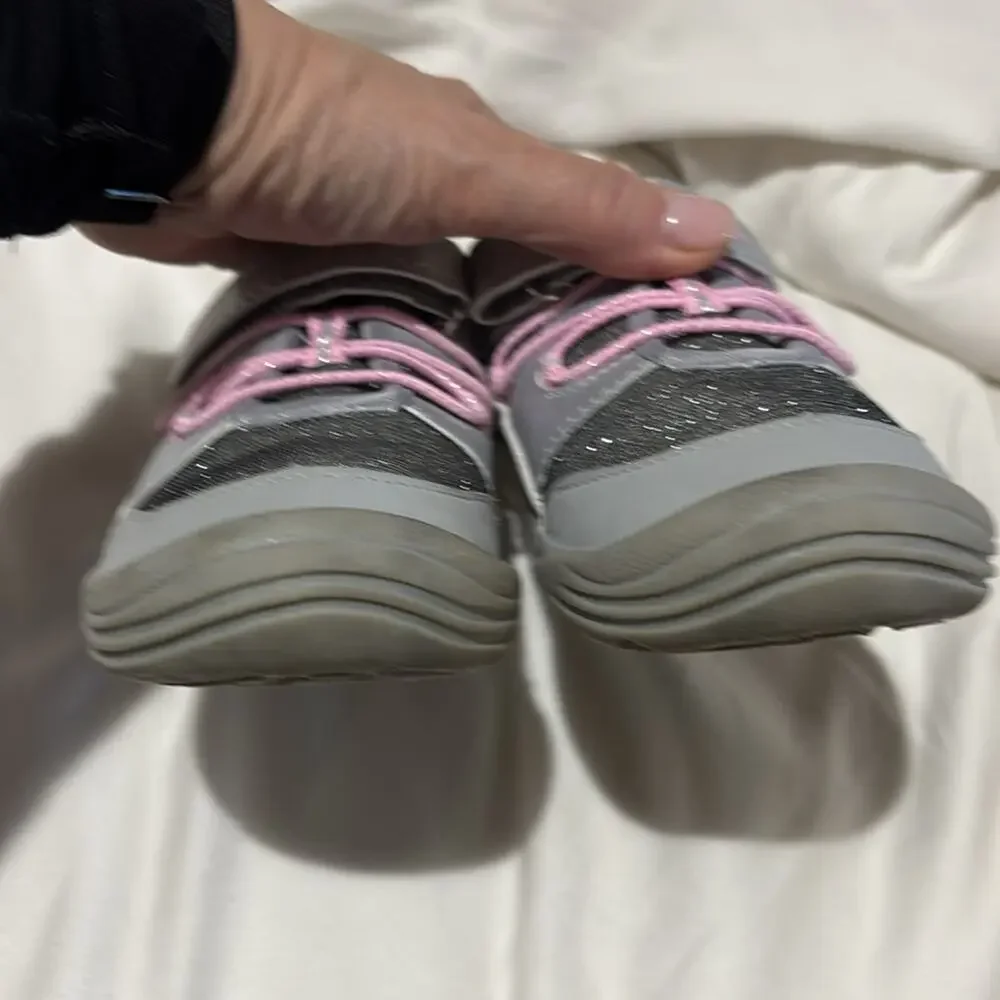 Oshkosh B’gosh 1 Glittery dark Gray and Pink Shoes euc shimmer glitter metallic